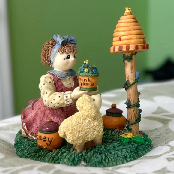 Cottagecore Garden Lovers Honey & Bees Farmhouse Vintage Figurine Art - Picture 9 of 9